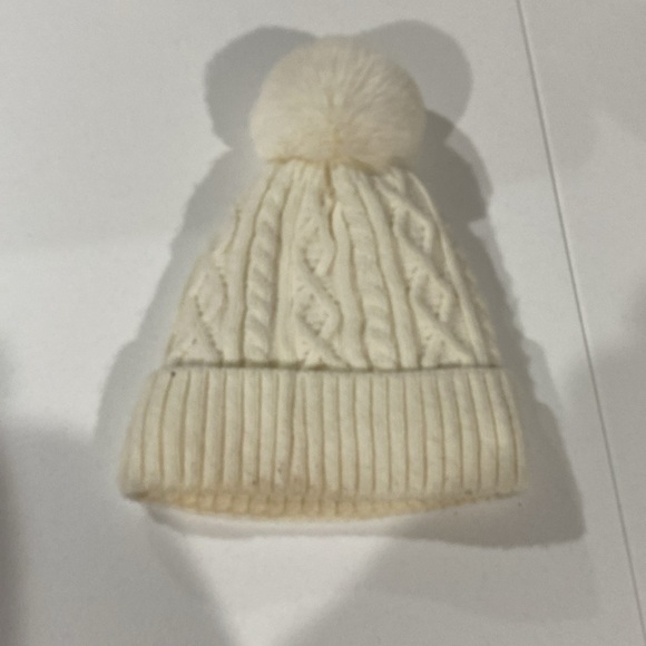 Ugg beanie - Picture 2 of 4